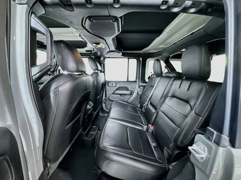Used 2023 Jeep Wrangler Unlimited Sahara AWD/4WD image 11