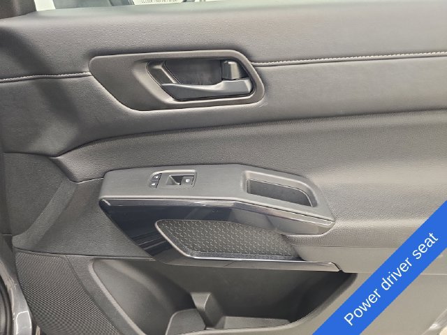 Used 2025 Nissan Pathfinder SV AWD/4WD image 12