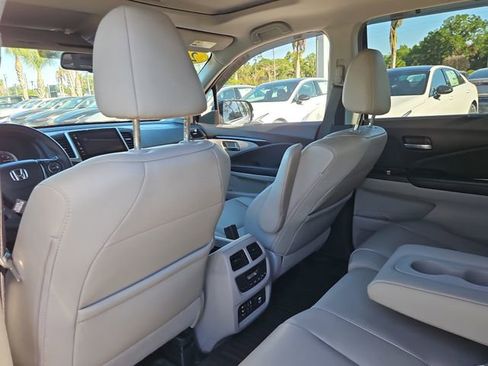 Used 2018 Honda Pilot Touring image 12