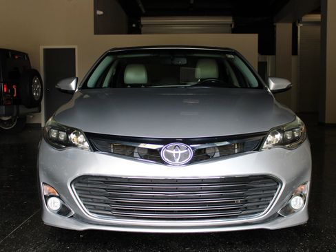 Used 2013 Toyota Avalon XLE Touring image 4