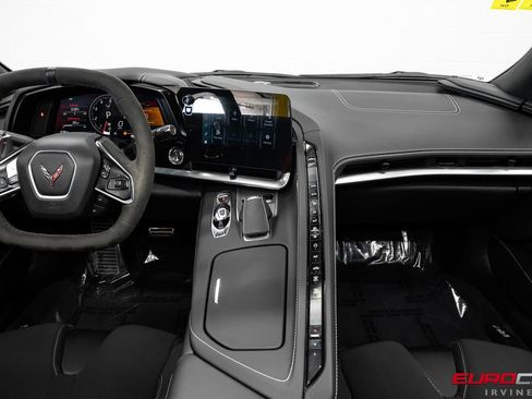Used 2024 Chevrolet Corvette Stingray Convertible w/ 1LT RWD image 25