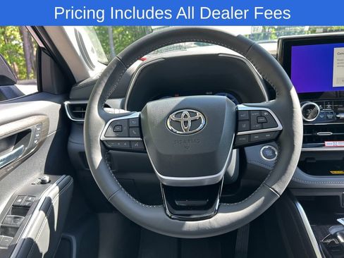 New 2026 Toyota Highlander Platinum AWD/4WD image 14