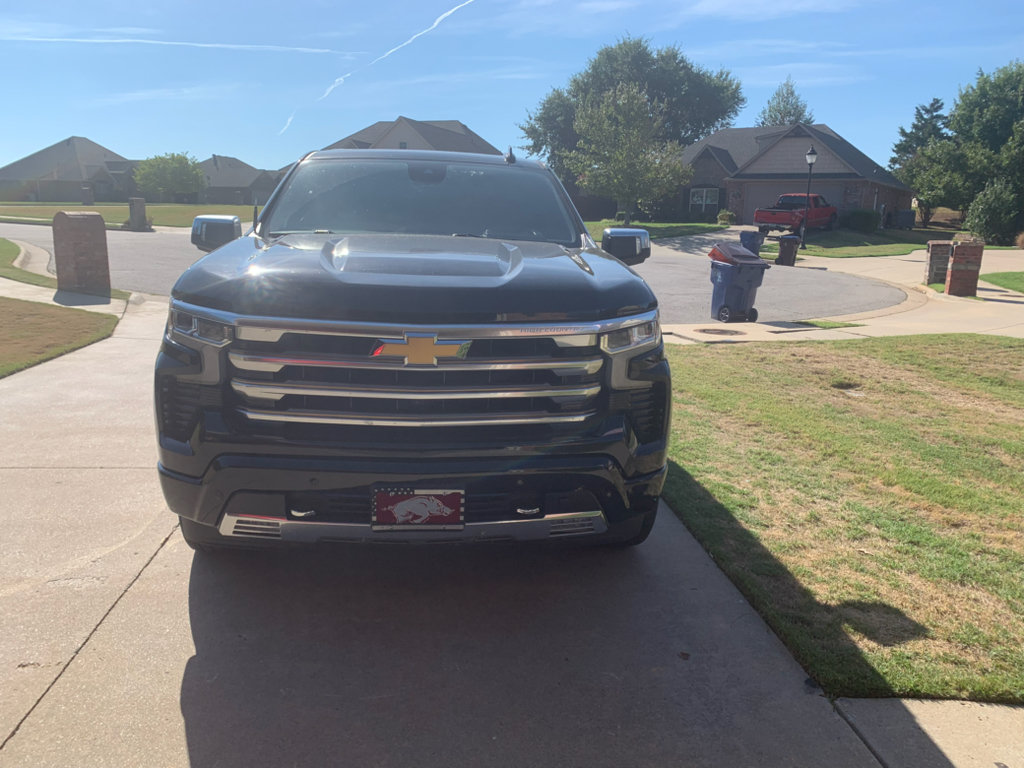 Used 2022 Chevrolet Silverado 1500 High Country w/ High Country Premium Package AWD/4WD image 8