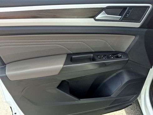 Certified 2022 Volkswagen Atlas SE w/ Panoramic Sunroof Package AWD/4WD image 12