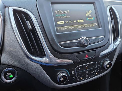 Used 2018 Chevrolet Equinox LT image 25