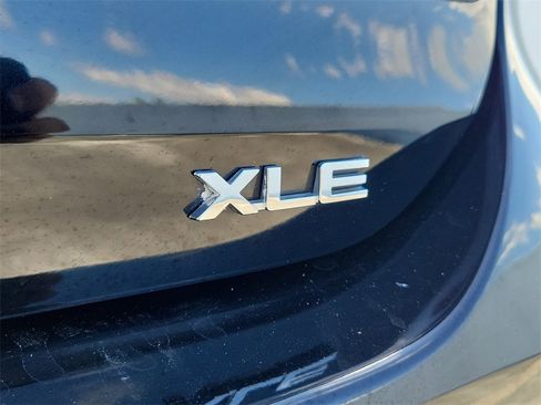 Used 2023 Toyota Highlander XLE image 8