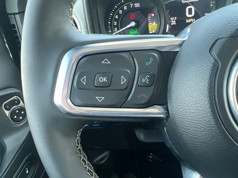Used 2025 Jeep Wrangler Unlimited Sahara AWD/4WD image 8