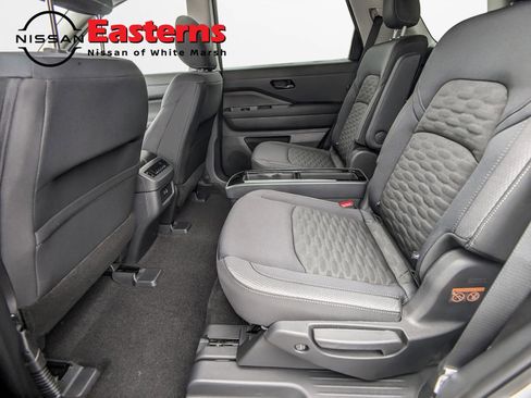 New 2025 Nissan Pathfinder SV w/ SV Premium Package image 23