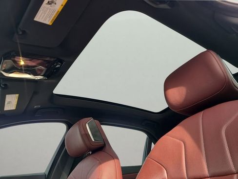 Used 2023 BMW 760i xDrive image 25