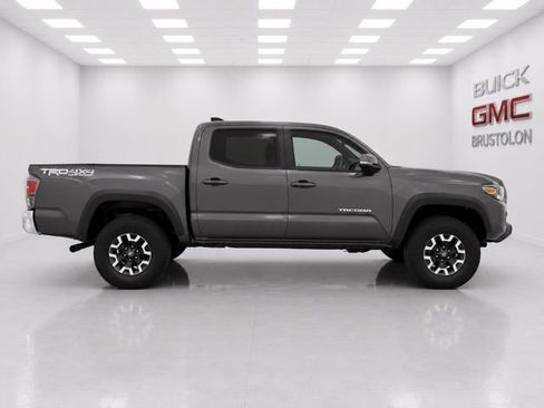 Used 2020 Toyota Tacoma TRD Off-Road AWD/4WD image 4