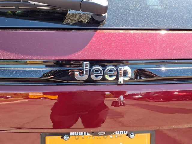 Used 2023 Jeep Grand Cherokee Limited w/ Luxury Tech Group II AWD/4WD image 15