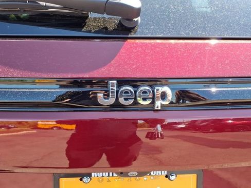 Certified 2023 Jeep Grand Cherokee Limited w/ Luxury Tech Group II AWD/4WD image 15