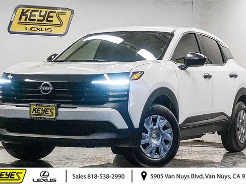 Used 2025 Nissan Kicks S image 1