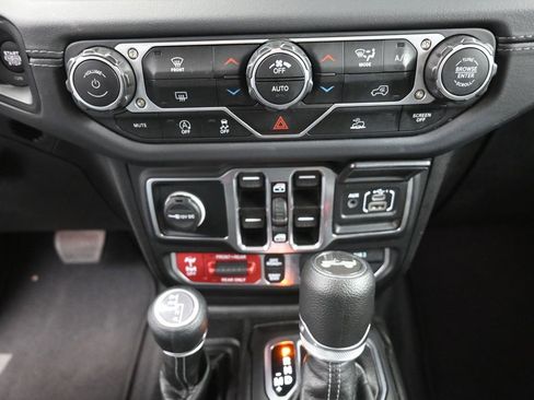 Used 2025 Jeep Wrangler Unlimited Rubicon image 28