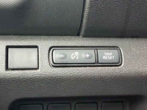 Used 2024 Nissan Frontier SV RWD image 25