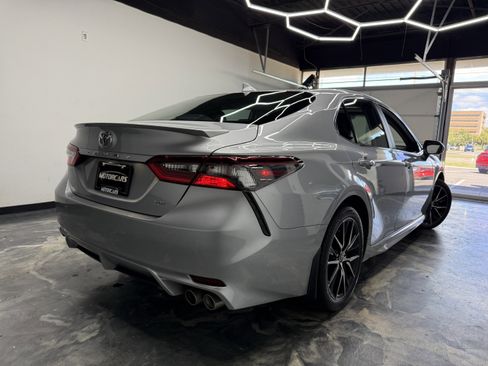 Used 2024 Toyota Camry SE FWD image 5