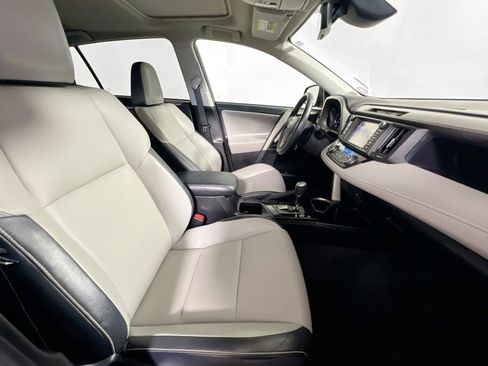 Used 2018 Toyota RAV4 Limited image 31