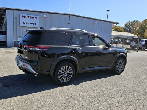 New 2025 Nissan Pathfinder SL w/ SL Premium Package image 13