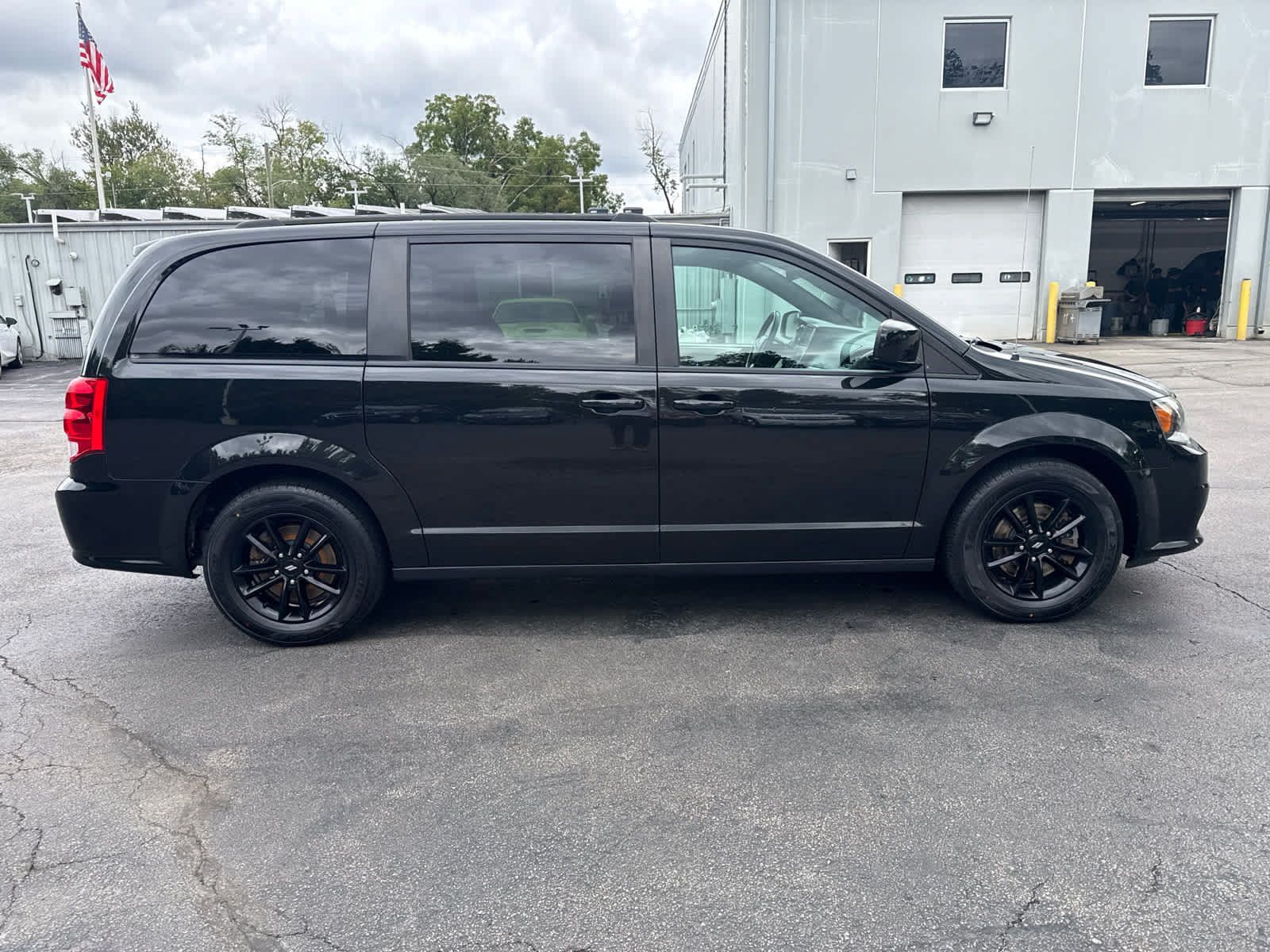 Used 2019 Dodge Grand Caravan GT FWD image 2