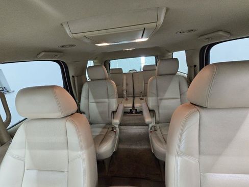 Used 2013 Cadillac Escalade Luxury RWD image 12