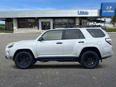 Used 2021 Toyota 4Runner Venture w/ Moonroof Package image 6