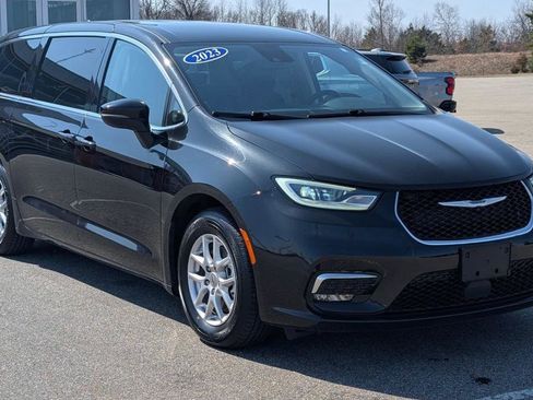 Certified 2023 Chrysler Pacifica Touring-L image 1