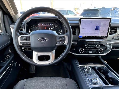 Used 2024 Ford Expedition XLT AWD/4WD image 7