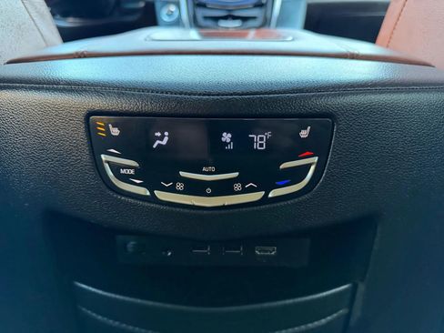 Used 2019 Cadillac Escalade Premium Luxury image 30