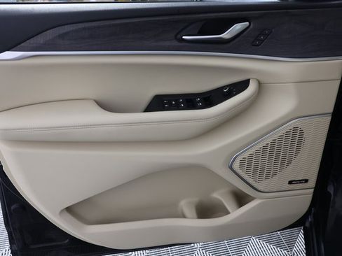 Used 2023 Jeep Grand Cherokee 4WD 4xe image 25