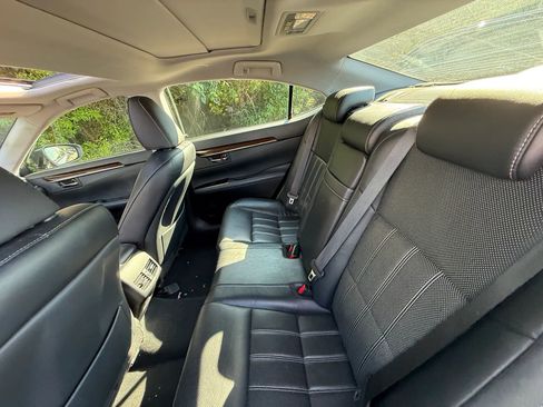 Used 2018 Lexus ES 350 w/ Luxury Package w/Wood Trim FWD image 38