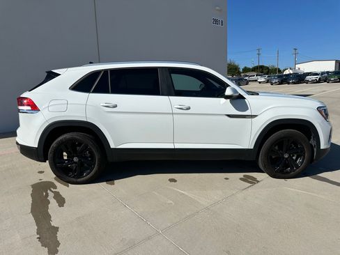Used 2025 Volkswagen Atlas Cross Sport SE FWD image 6