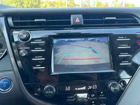 Used 2019 Toyota Camry LE FWD image 21