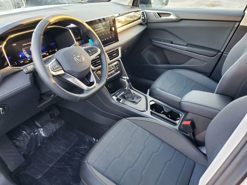New 2026 Volkswagen Taos SE image 7