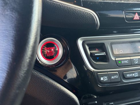 Used 2021 Honda Pilot Touring image 21
