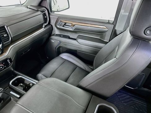 Used 2024 Chevrolet Silverado 1500 LT Trail Boss w/ Convenience Package II AWD/4WD image 25