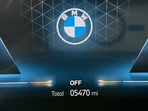 Used 2025 BMW 330i Sedan w/ M Sport Package image 16