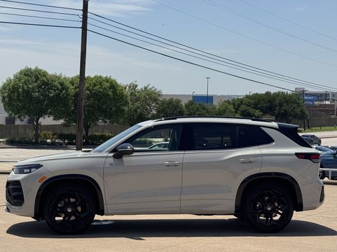 New 2026 Volkswagen Tiguan SE R-Line FWD image 8