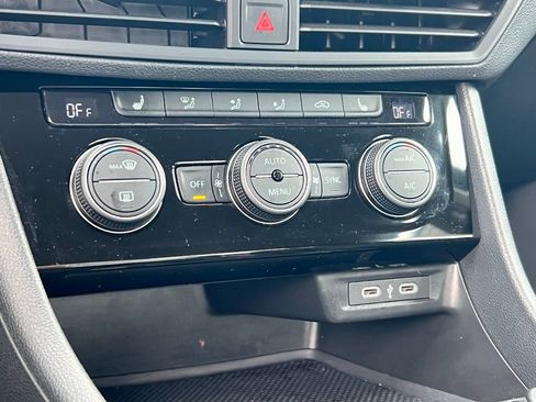 Used 2024 Volkswagen Jetta SE image 22