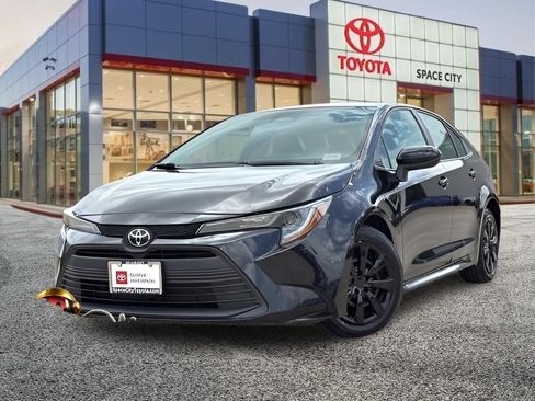 Used 2024 Toyota Corolla LE FWD image 2