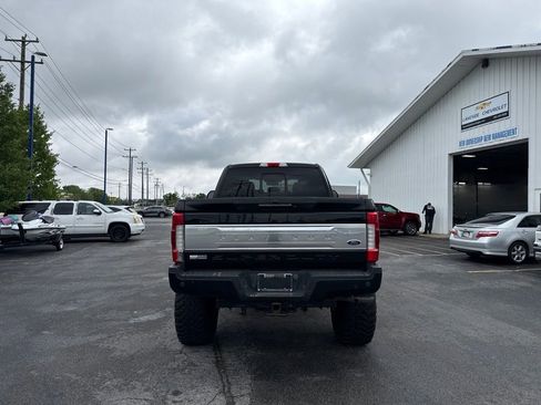 Used 2017 Ford F250 Platinum w/ Platinum Ultimate Package AWD/4WD image 4