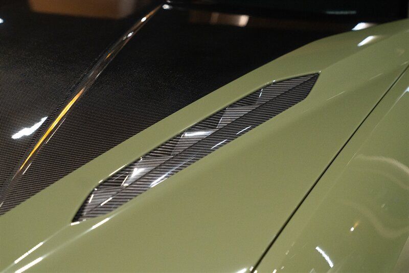 Used 2023 Lamborghini Urus Performante AWD/4WD image 25