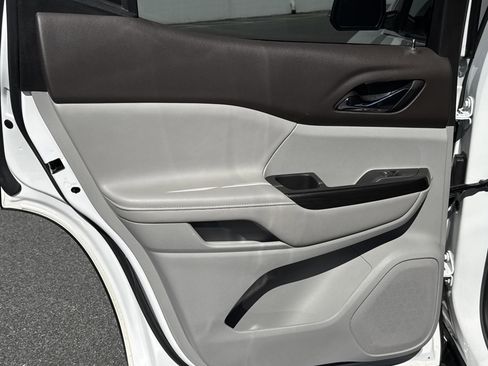 Used 2021 GMC Acadia SLT image 30