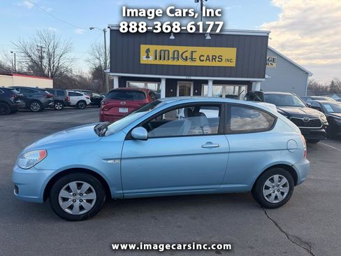 Used 2010 Hyundai Accent GS image 1