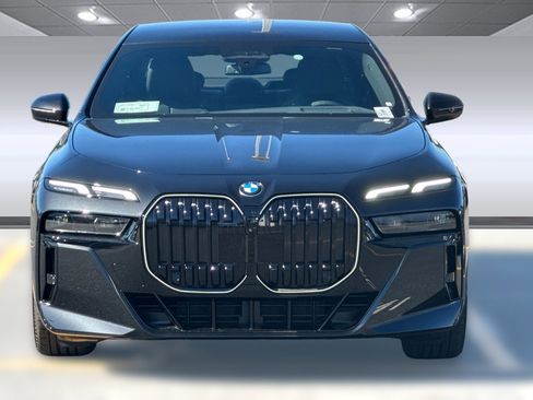 New 2025 BMW 740i image 5