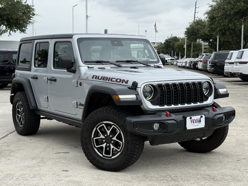 Used 2024 Jeep Wrangler Unlimited Rubicon AWD/4WD image 2