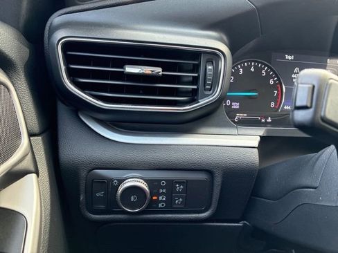 Used 2022 Ford Explorer XLT w/ Equipment Group 202A image 27