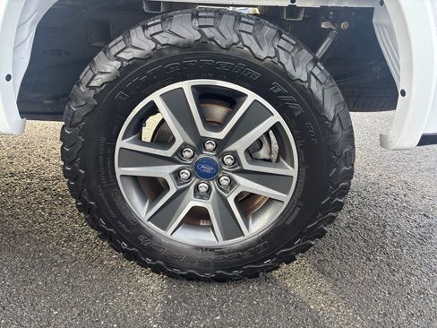 Used 2015 Ford F150 Lariat image 9