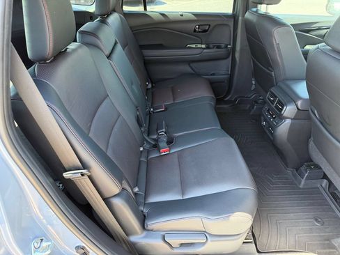 Used 2024 Honda Passport Black Edition image 18