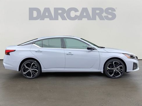 New 2025 Nissan Altima 2.5 SR w/ SR Premium Package image 8