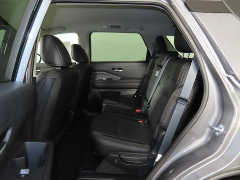 New 2026 Nissan Pathfinder SL image 12
